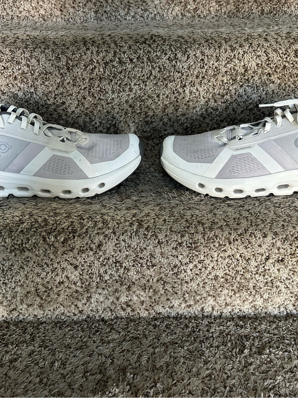 Men's Athletic Trainers in White and Gray